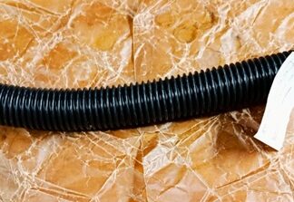 Hadice pro ohřev předního okna - krátká - Uaz - ORIGINÁL !